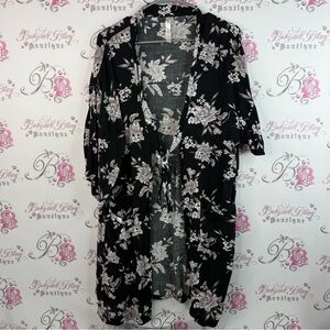 Spiritual Gangster cardigan flowy robe style shirt Black and White Floral Kimono